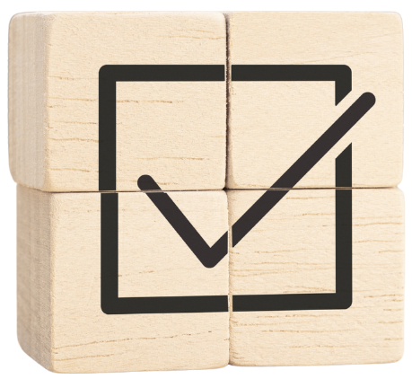 Des cubes en bois qui forment un "check" dessiné dessus pour valider les acquis